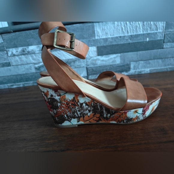 Nine West Kaylee Cognac Floral Wedge Brown White Sandal Size 8 With Box - Picture 6 of 7